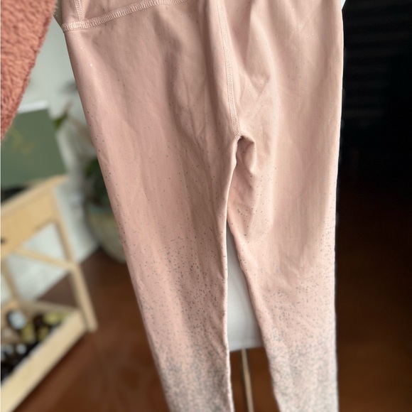 Beyond Yoga Light Ombré Shimmer Pink Leggings - XS - Picture 7 of 15